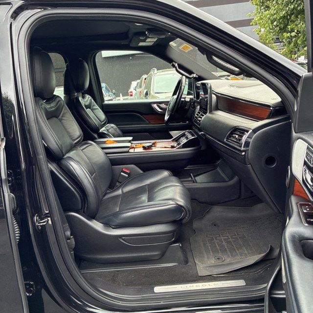 Used 2019 Lincoln Navigator L Reserve w/ Cargo Package AWD/4WD image 7