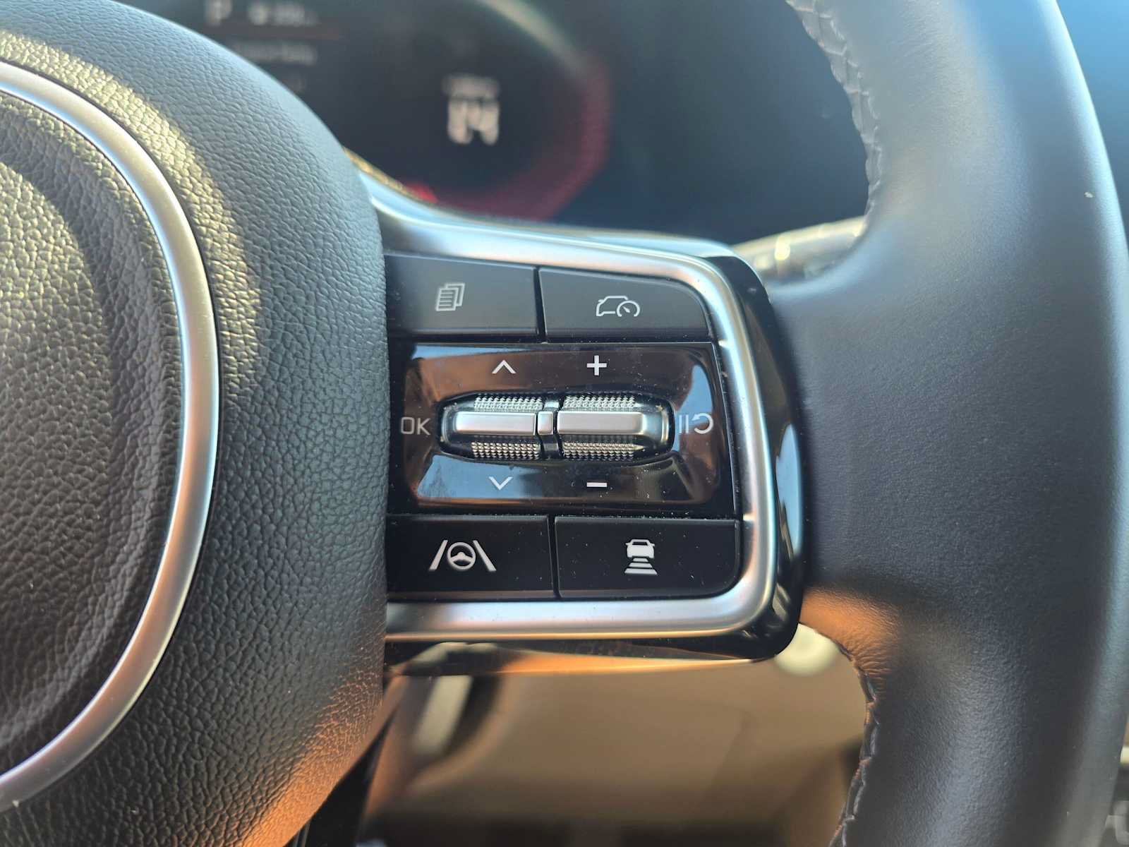 Used 2026 Kia Carnival LXS FWD image 30