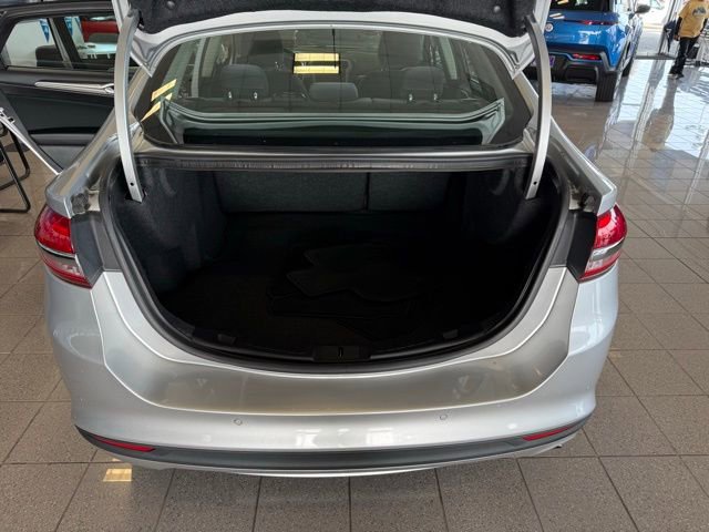 Used 2017 Ford Fusion SE w/ Fusion SE Technology Package image 22