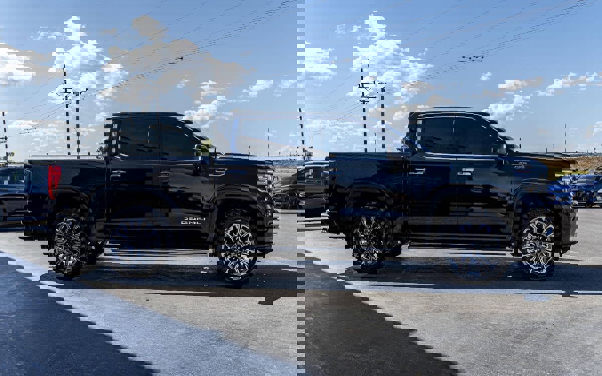 Used 2023 GMC Sierra 1500 Denali Ultimate image 2