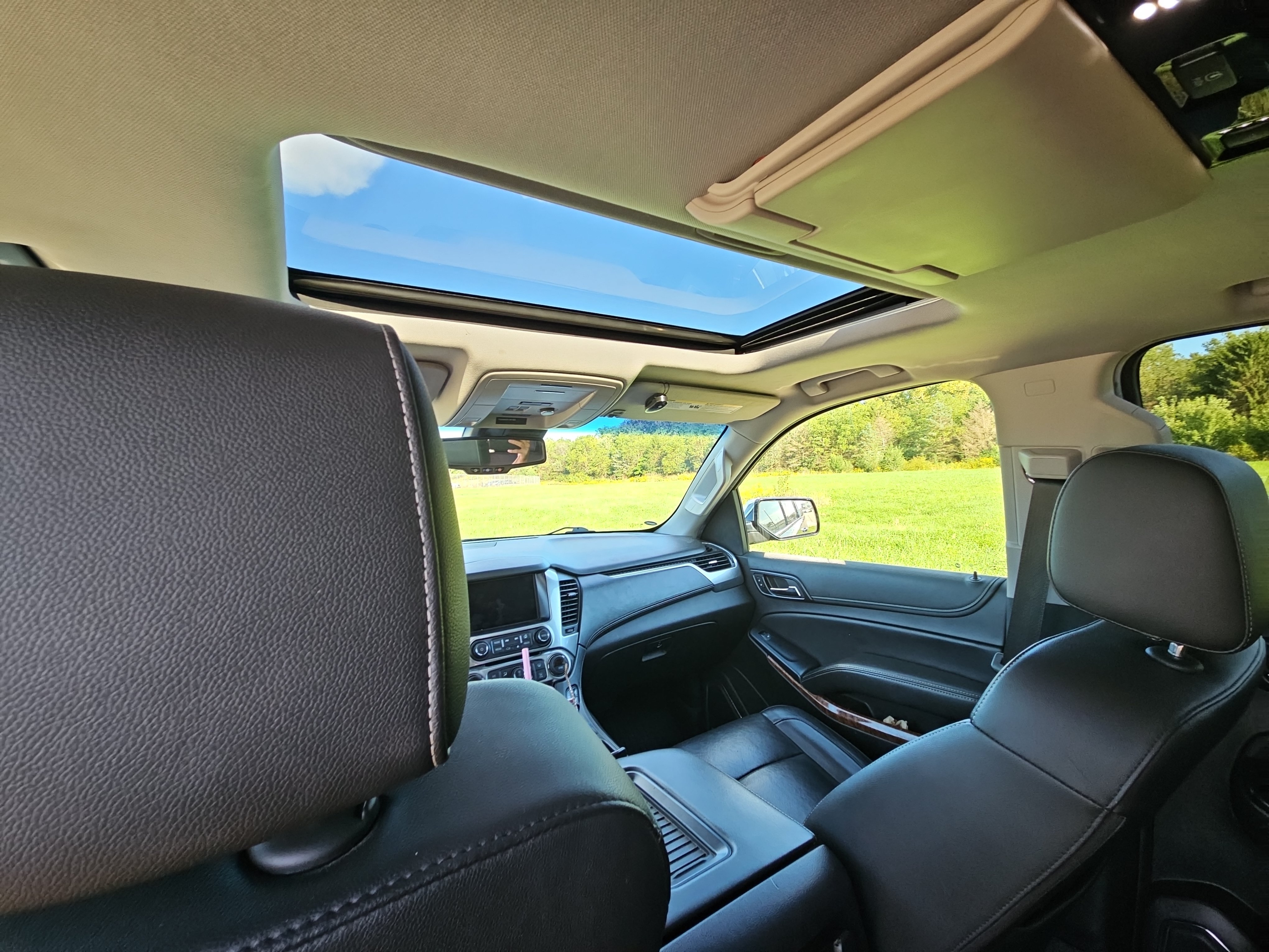 Used 2019 Chevrolet Suburban Premier AWD/4WD image 17