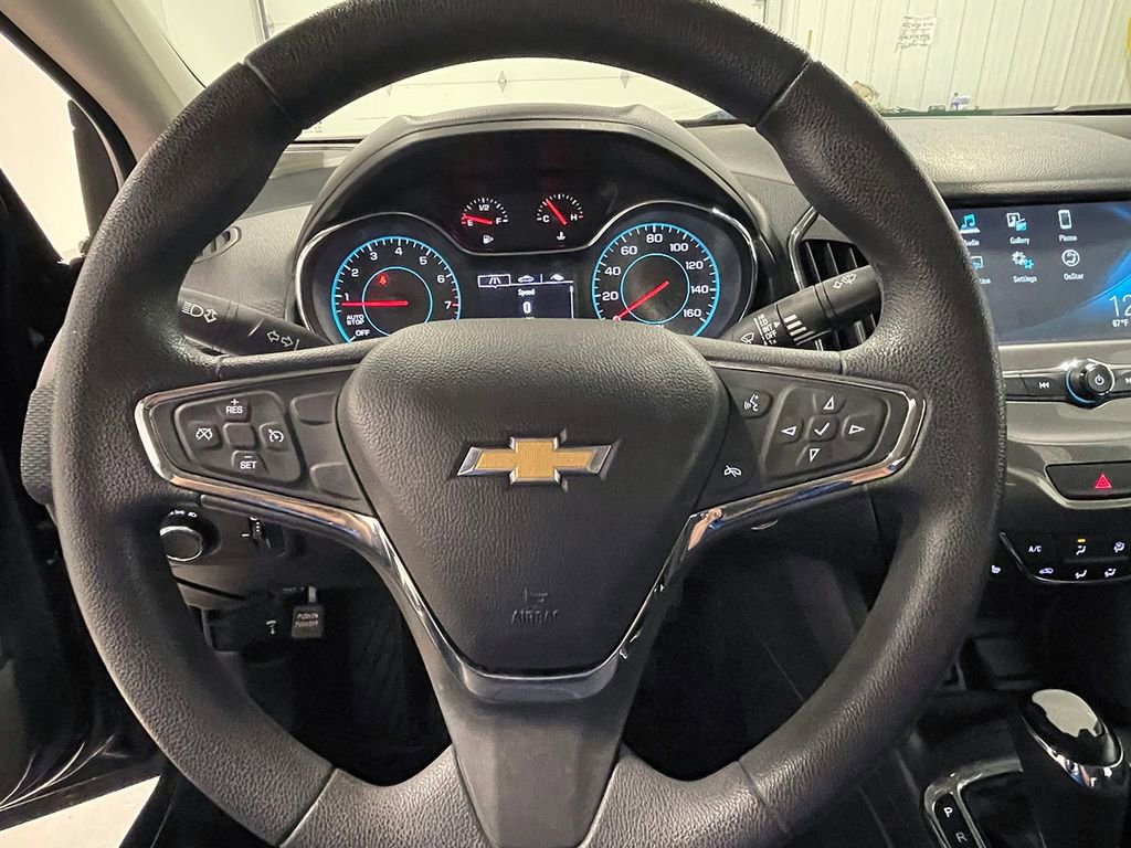 Used 2018 Chevrolet Cruze LT w/ Convenience Package FWD image 31