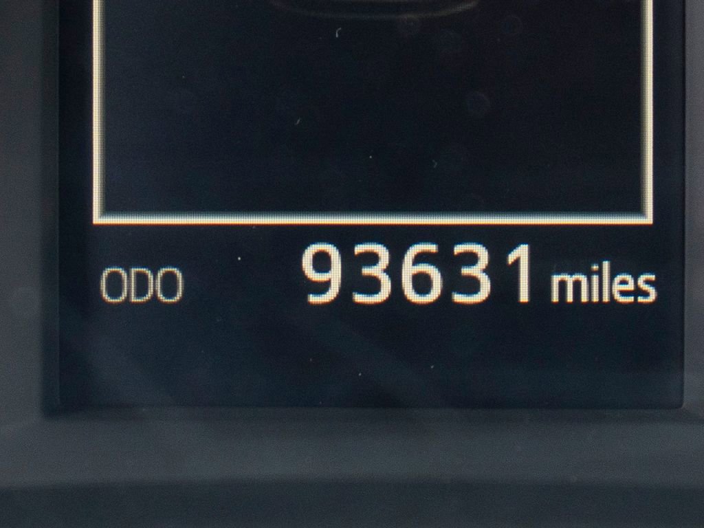 Used 2017 Toyota Highlander SE image 19