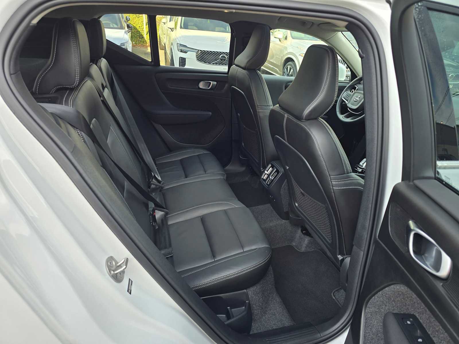 Certified 2025 Volvo XC40 B5 Plus image 12