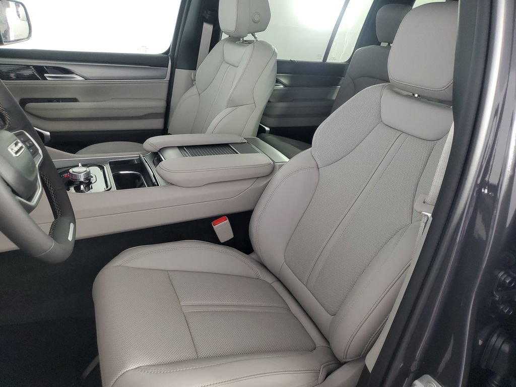 New 2026 Jeep Grand Wagoneer L Limited AWD/4WD image 12