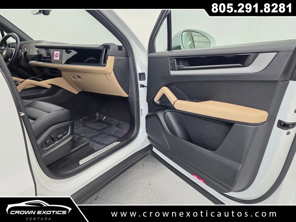 Used 2024 Porsche Cayenne image 15
