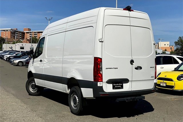 Used 2024 Mercedes-Benz Sprinter 2500 image 10