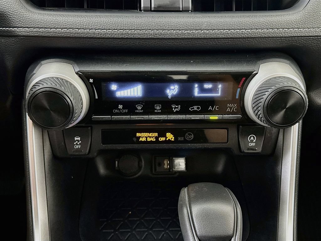 Used 2019 Toyota RAV4 LE w/ All Weather Liner Package AWD/4WD image 17