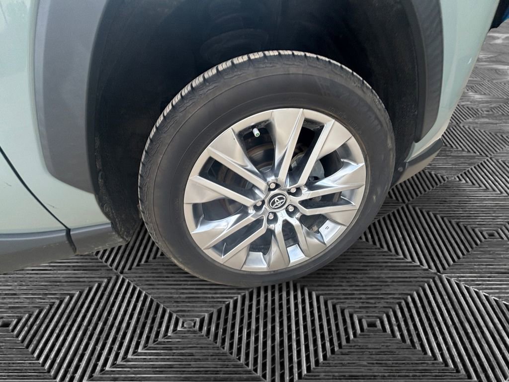 Used 2020 Toyota RAV4 XLE Premium image 16