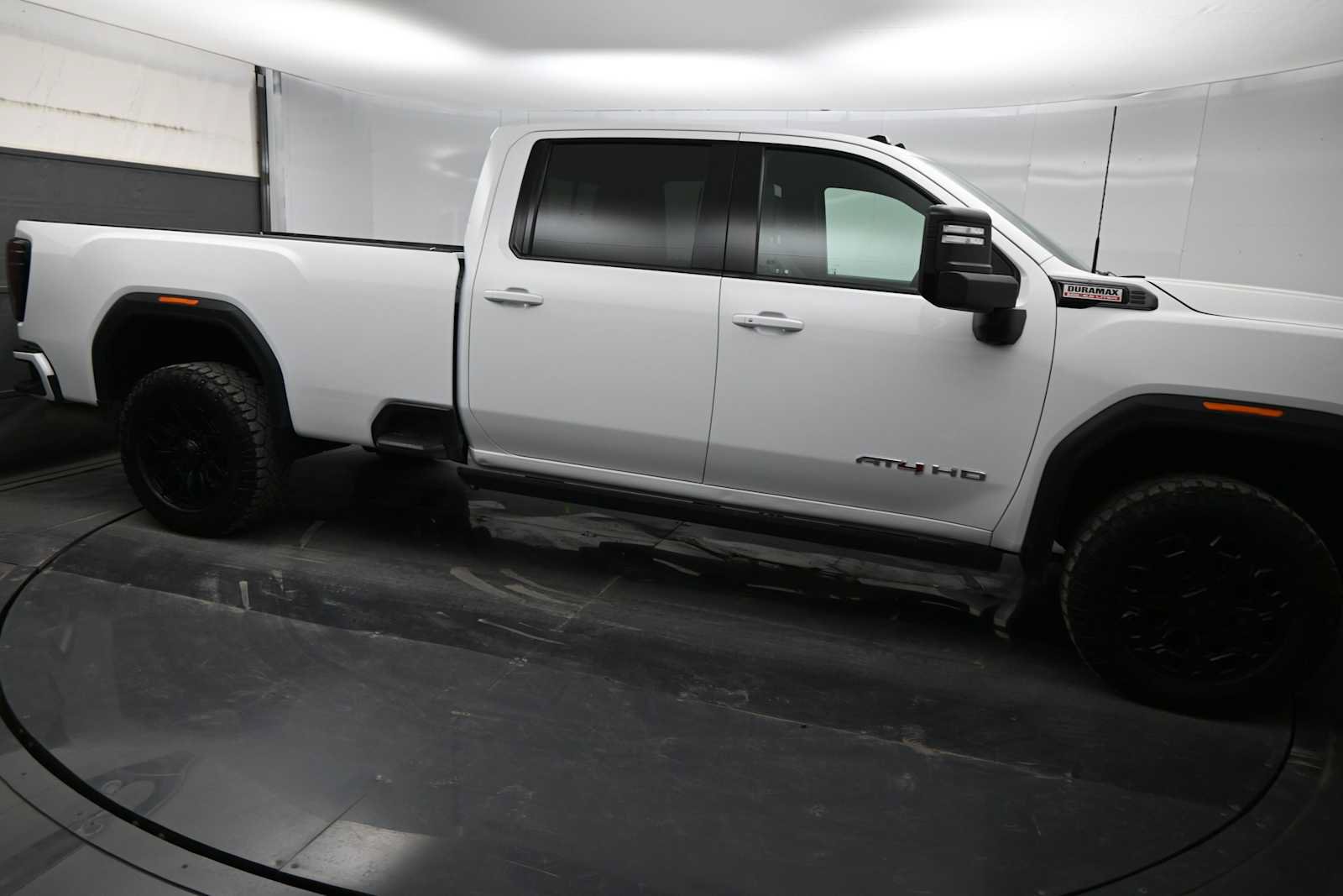 Used 2024 GMC Sierra 2500 AT4 w/ AT4 Premium Plus Package AWD/4WD image 11