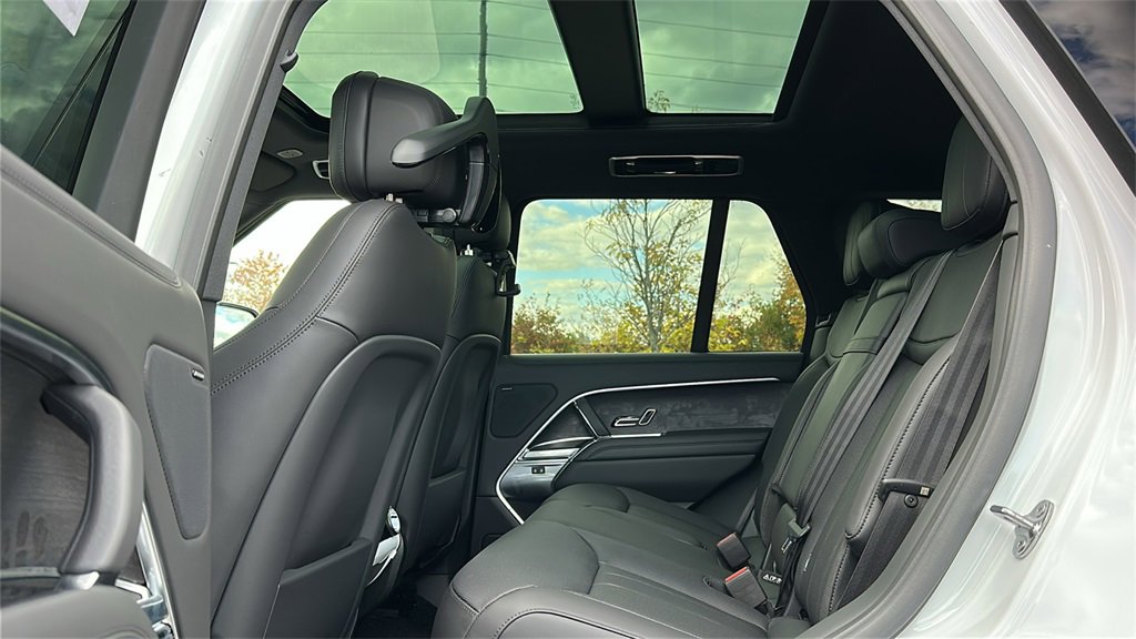 New 2025 Land Rover Range Rover SE image 20