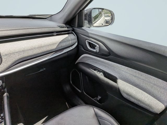 Used 2024 Jeep Compass Latitude AWD/4WD image 16