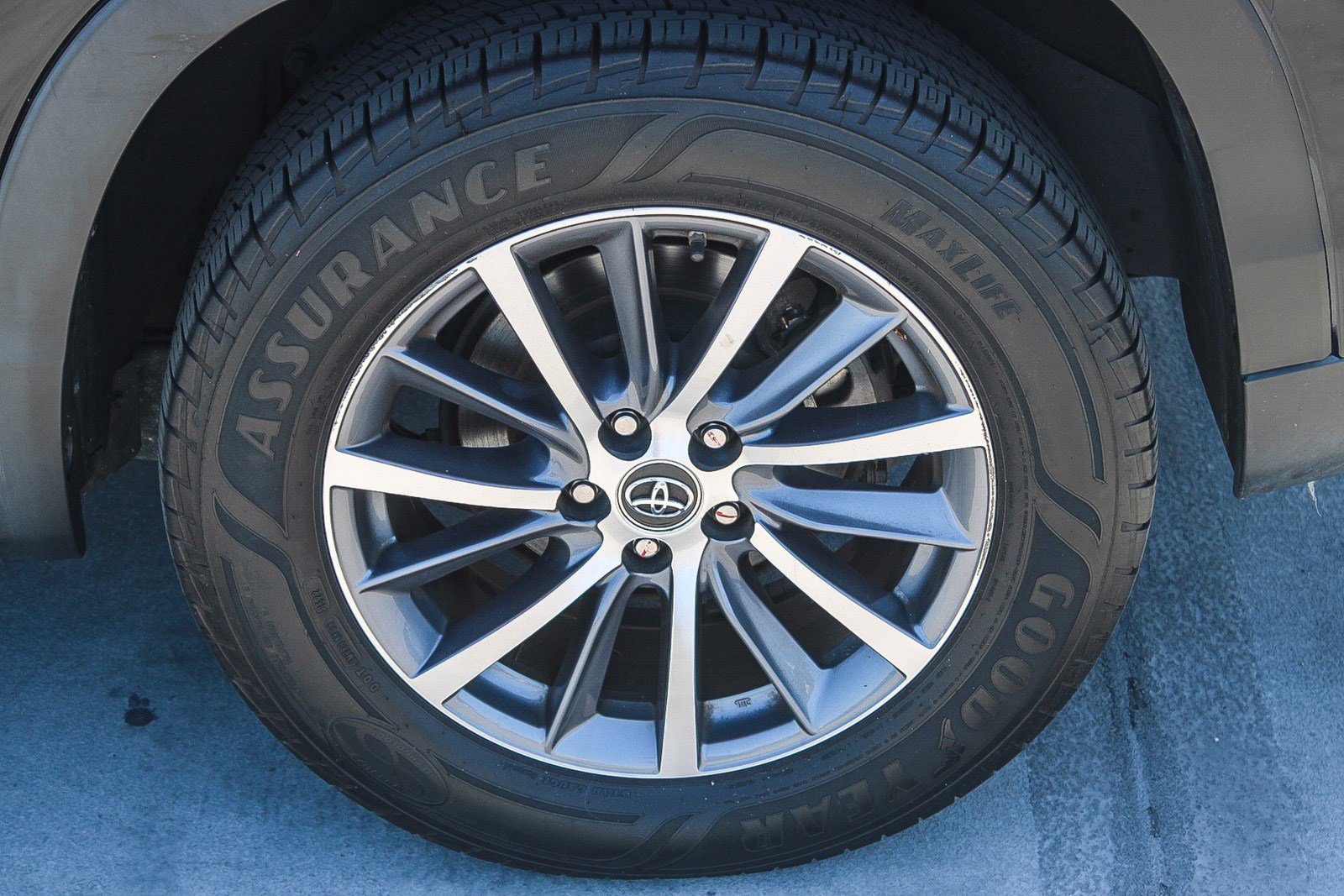 Used 2017 Toyota Highlander XLE w/ Carpet Mat Package FWD image 10