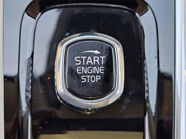 Certified 2025 Volvo XC60 T8 Plus w/ Protection Package Premier image 25