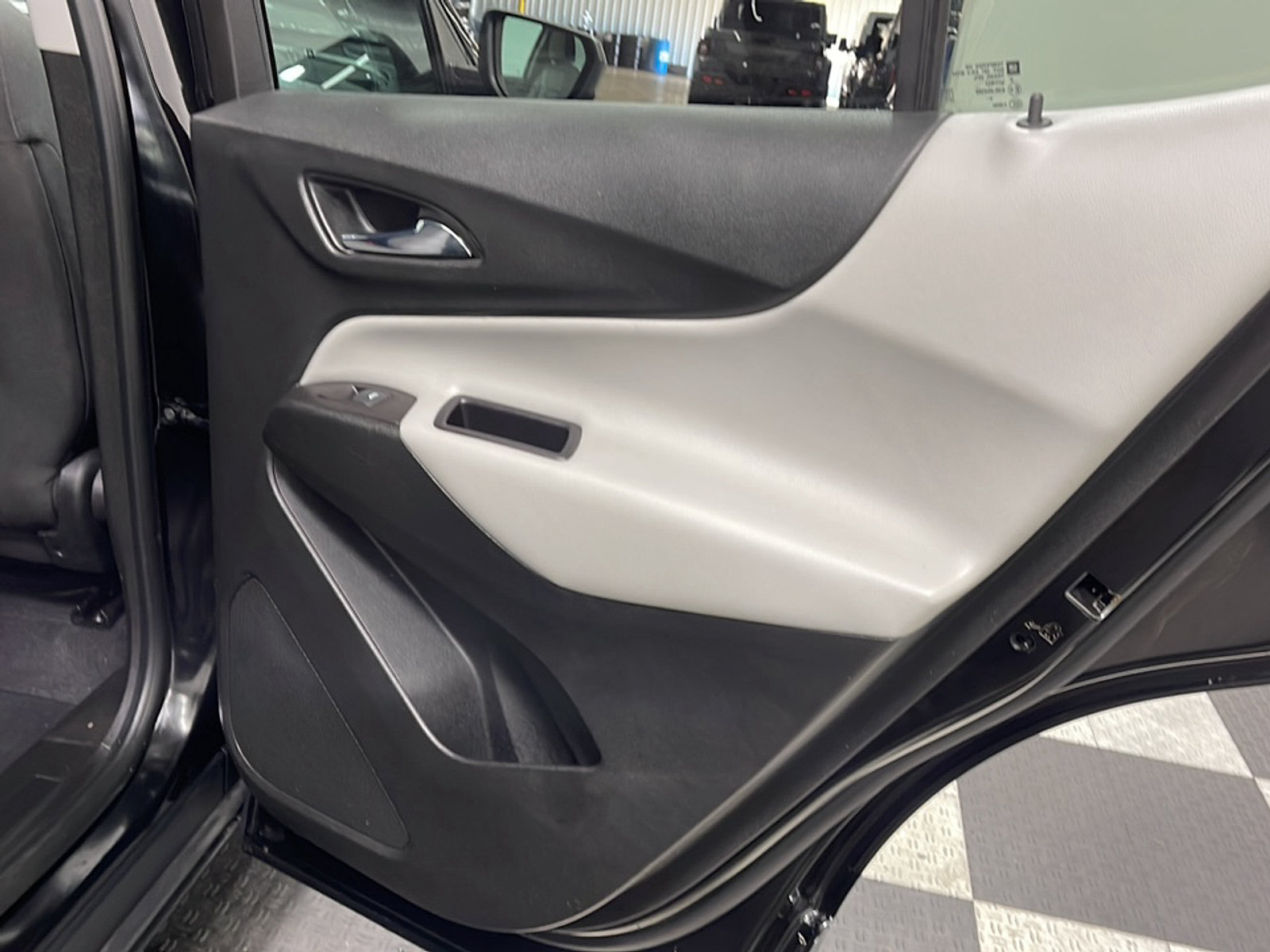 Used 2020 Chevrolet Equinox LS w/ LS Convenience Package FWD image 14