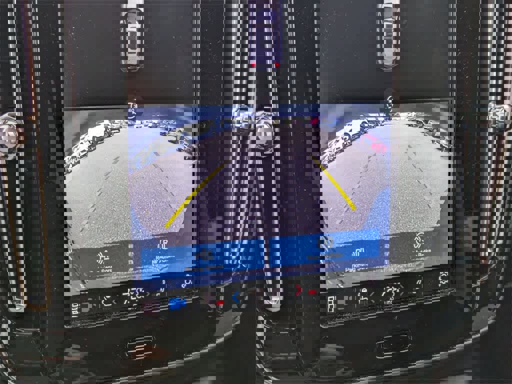 Used 2023 Volvo XC40 B5 Plus w/ Driver Assist Package image 27