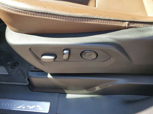 Used 2025 Chevrolet Tahoe High Country image 17