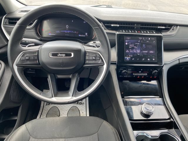 Used 2023 Jeep Grand Cherokee Laredo AWD/4WD image 8