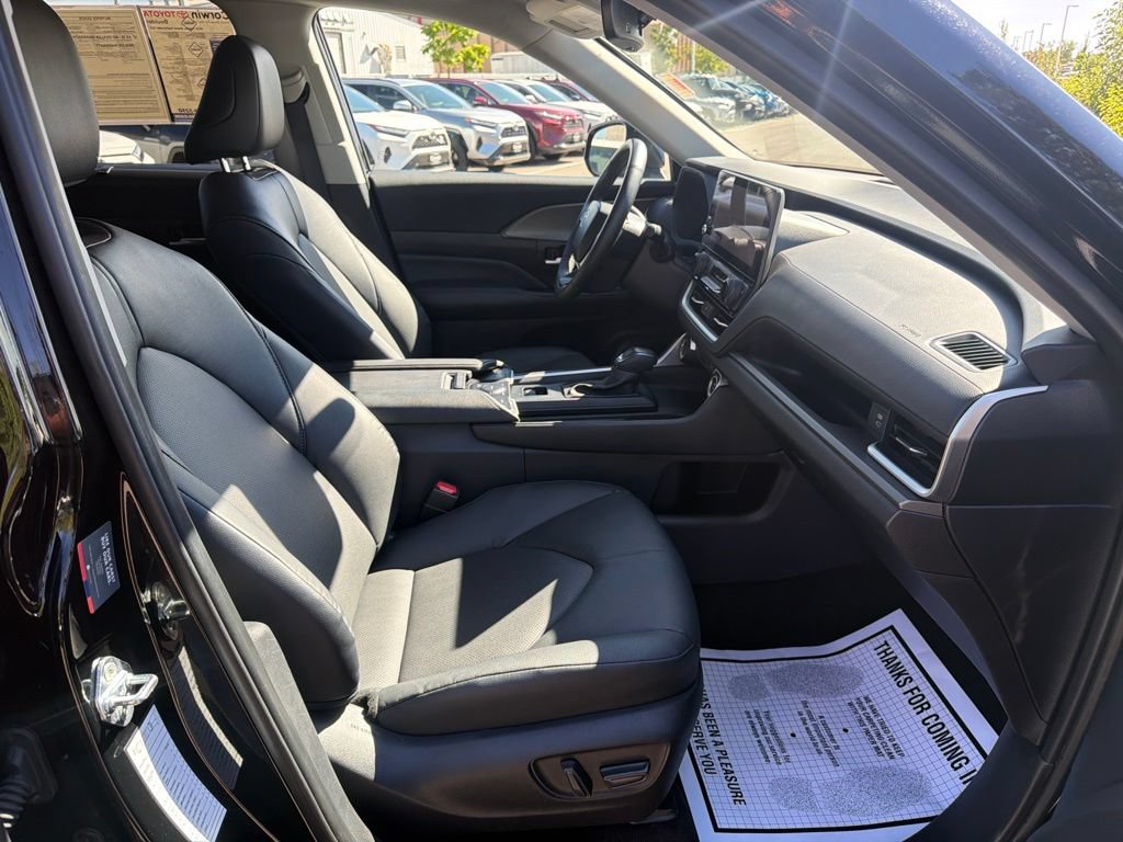 Used 2025 Toyota Grand Highlander AWD image 10