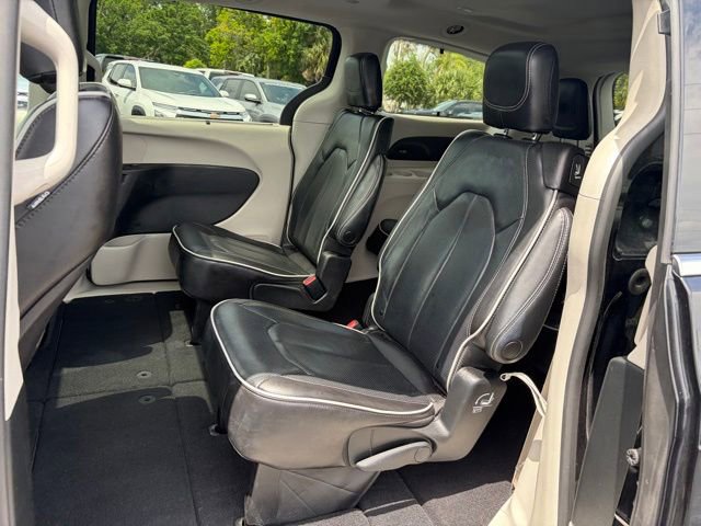 Used 2023 Chrysler Pacifica Limited FWD image 14