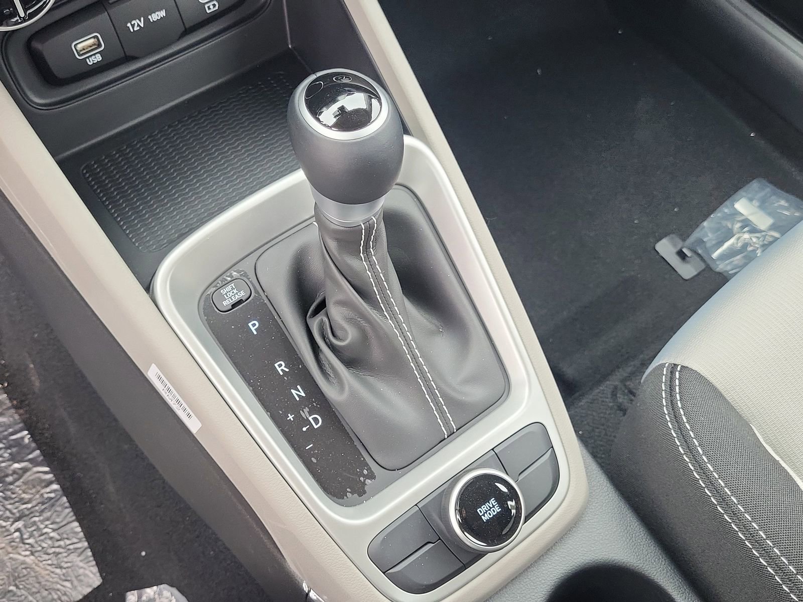 Used 2025 Hyundai Venue SEL image 11