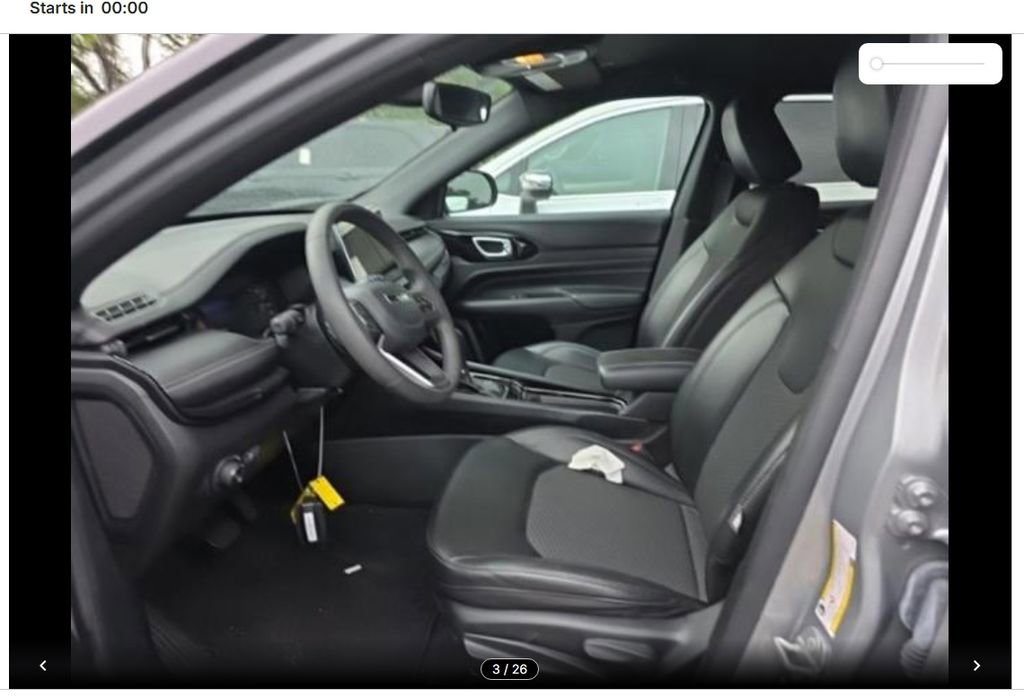 Used 2022 Jeep Compass Latitude FWD image 5