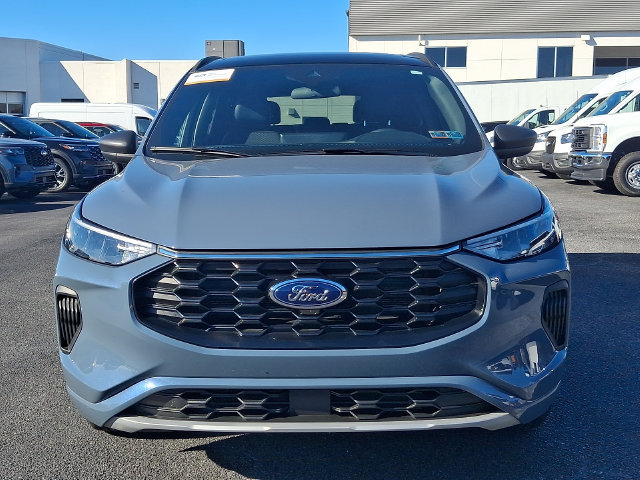 Certified 2023 Ford Escape ST-Line w/ Tech Pack #1 AWD/4WD image 2