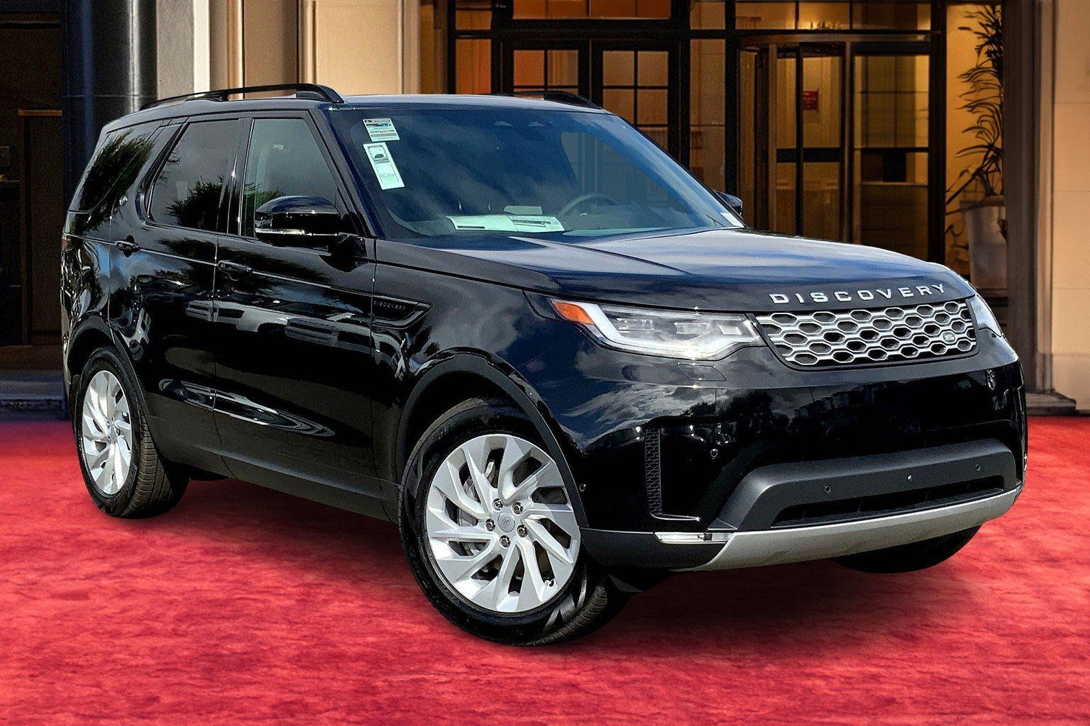 New 2025 Land Rover Discovery S image 3
