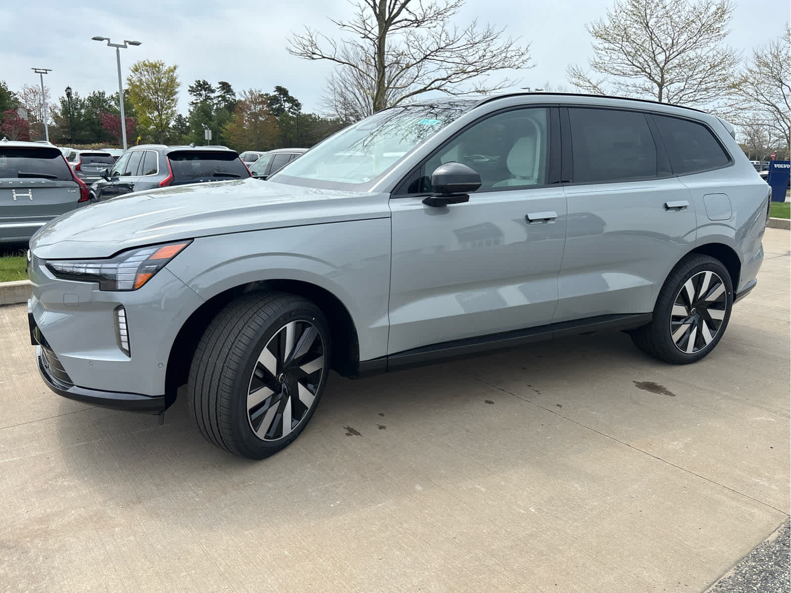 New 2026 Volvo EX90 Plus AWD/4WD image 4