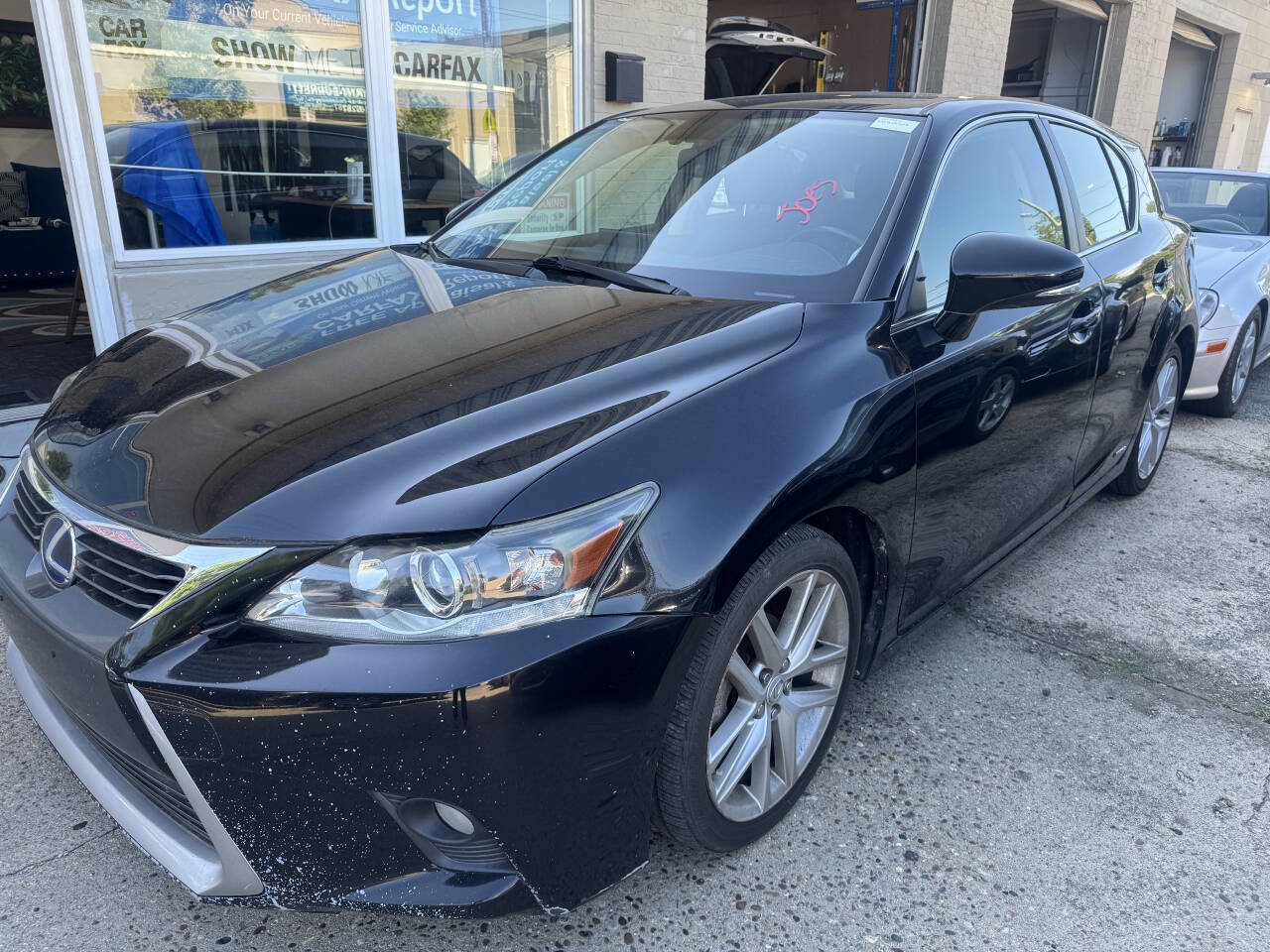 Used 2015 Lexus CT 200h w/ Navigation Package FWD image 2