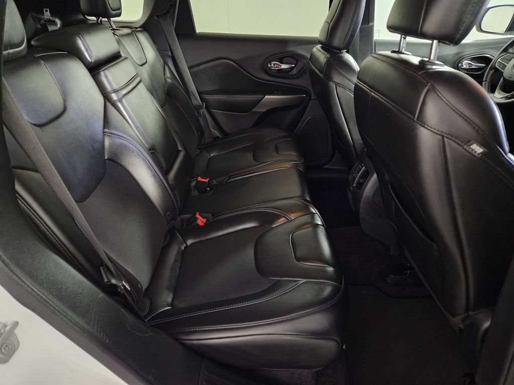 Used 2019 Jeep Cherokee Latitude Plus FWD image 27