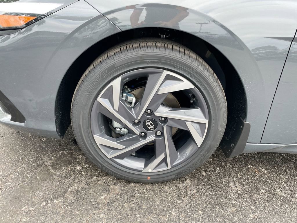 New 2025 Hyundai Elantra Limited image 35