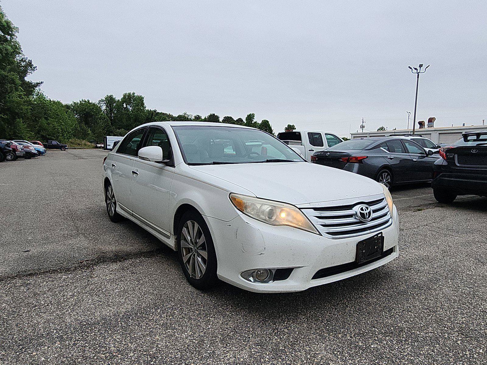 Used 2011 Toyota Avalon Limited FWD image 7