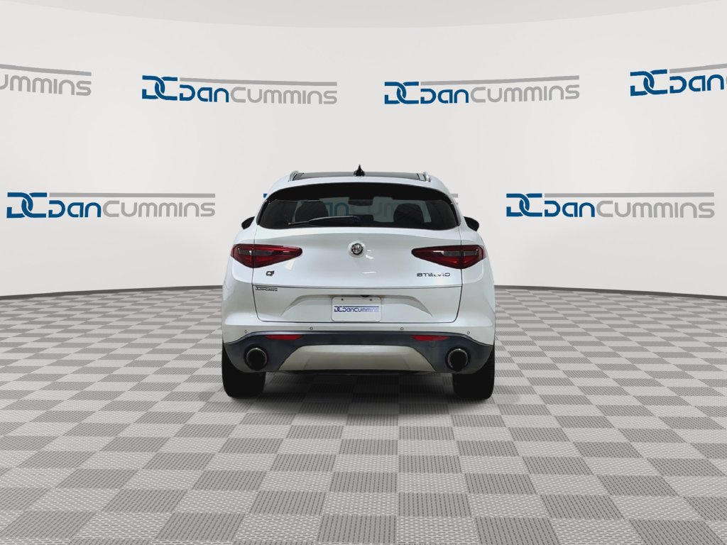 Used 2018 Alfa Romeo Stelvio Ti w/ TI Performance Package AWD/4WD image 7