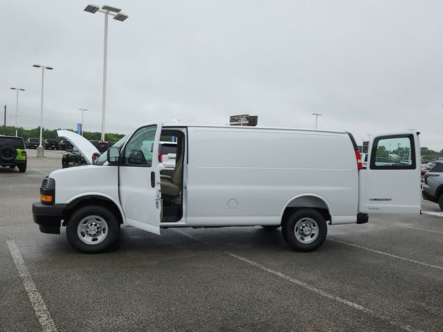 New 2026 Chevrolet Express 3500 RWD image 12