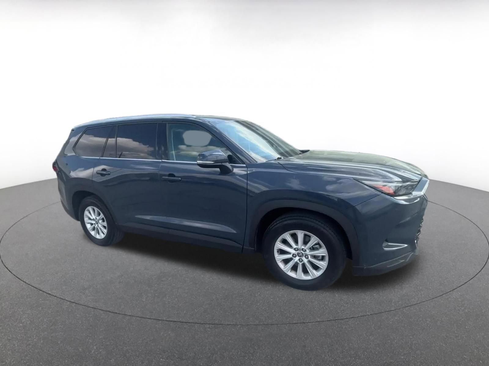 Used 2025 Toyota Grand Highlander FWD image 2