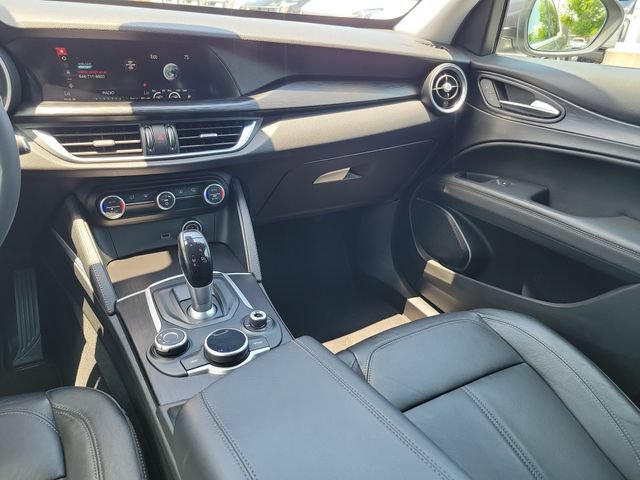 Used 2018 Alfa Romeo Stelvio AWD image 11
