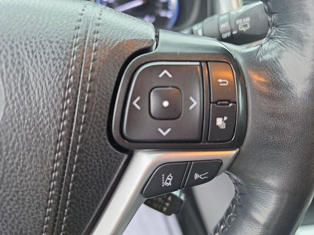 Used 2019 Toyota Highlander Limited Platinum AWD/4WD image 24