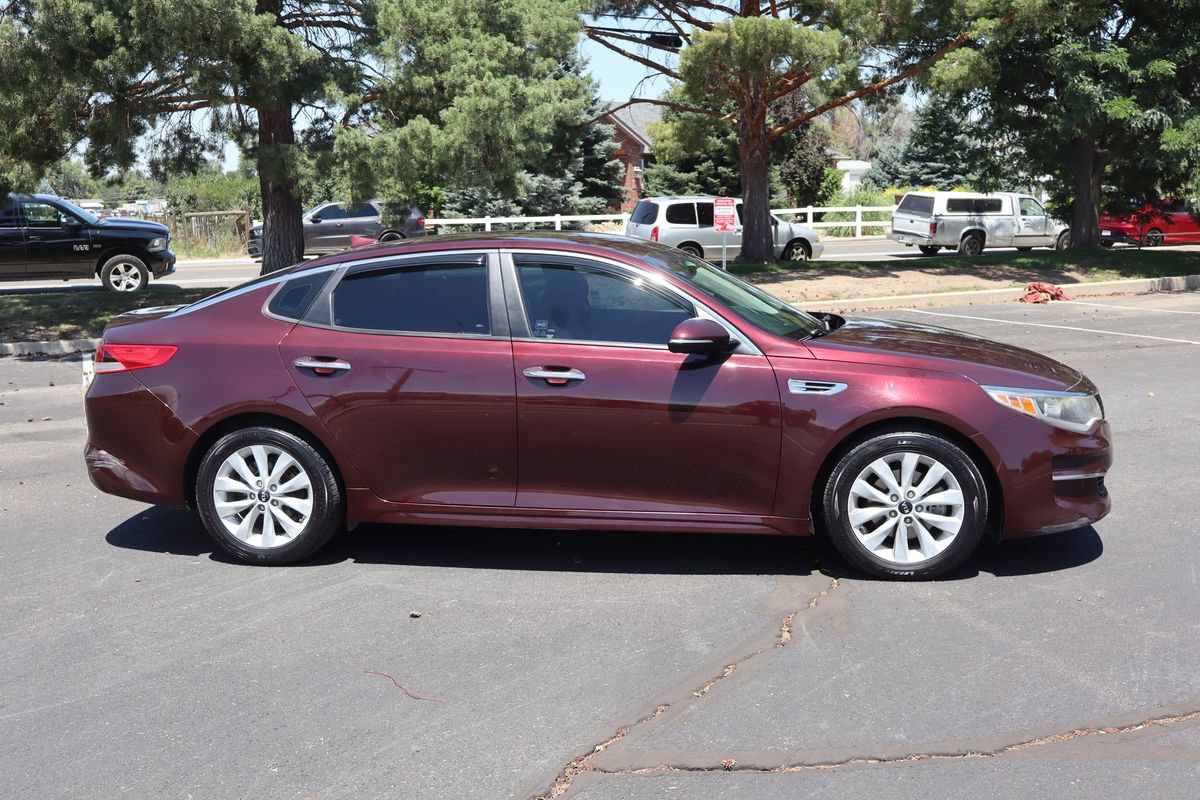 Used 2017 Kia Optima LX w/ Option Group 014 FWD image 3
