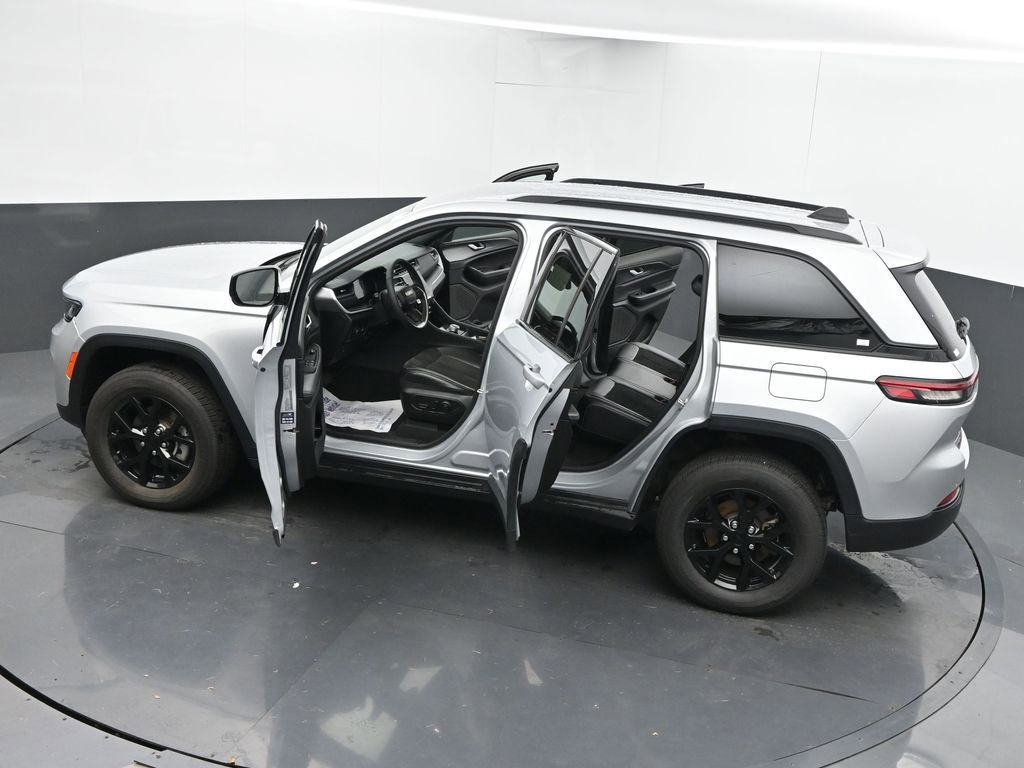 Used 2024 Jeep Grand Cherokee Altitude image 64