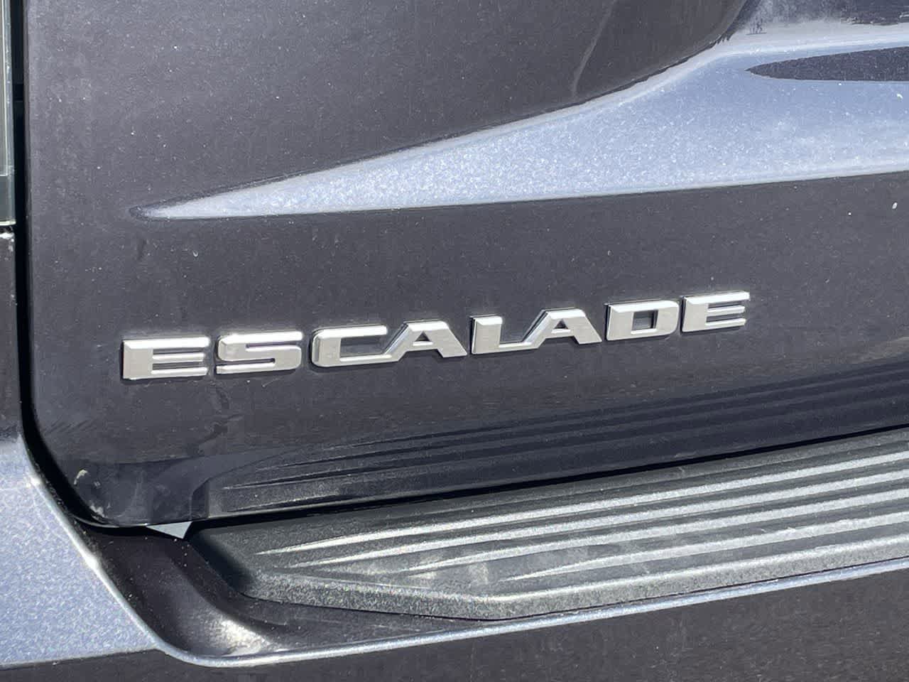 Used 2024 Cadillac Escalade ESV Premium Luxury image 44