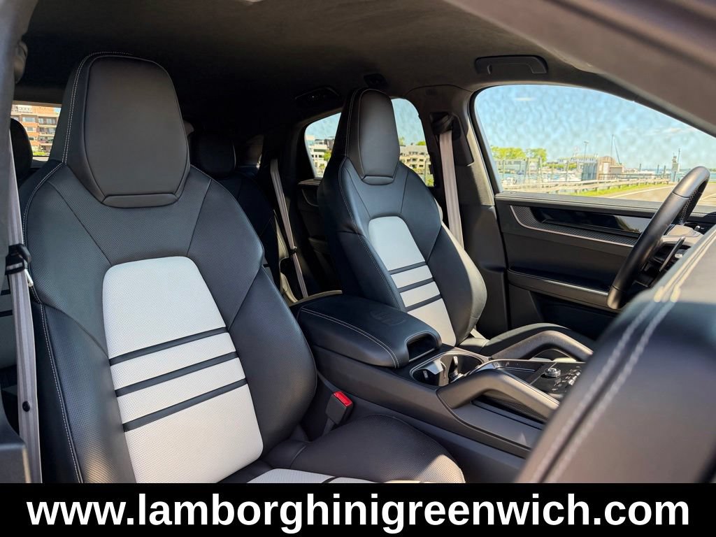 Used 2024 Porsche Cayenne Turbo GT AWD/4WD image 44
