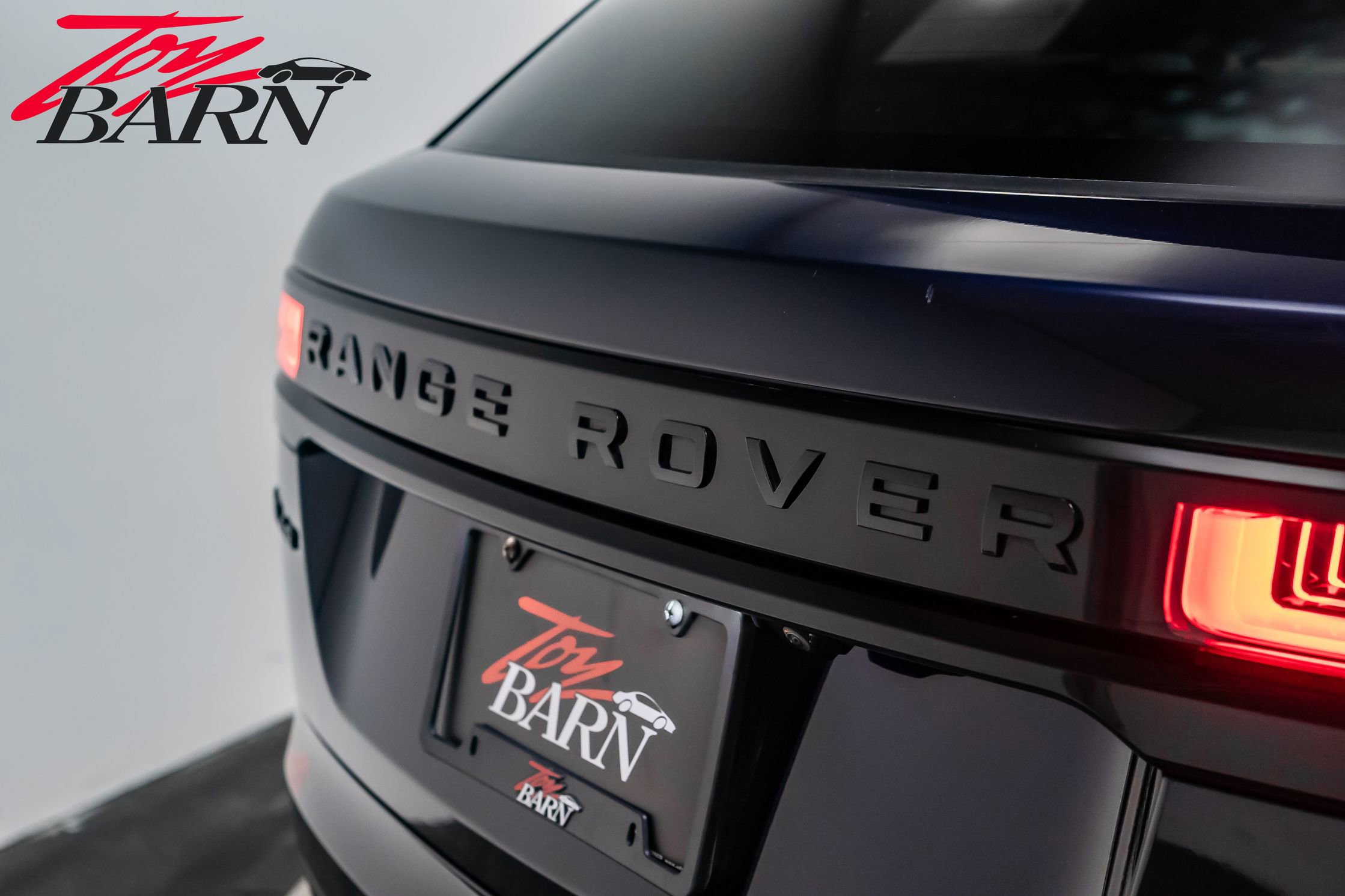 Used 2023 Land Rover Range Rover Velar R-Dynamic S image 14