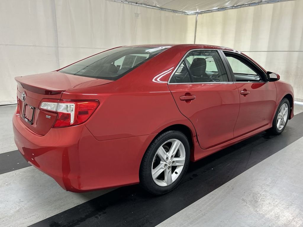 Used 2013 Toyota Camry SE FWD image 2