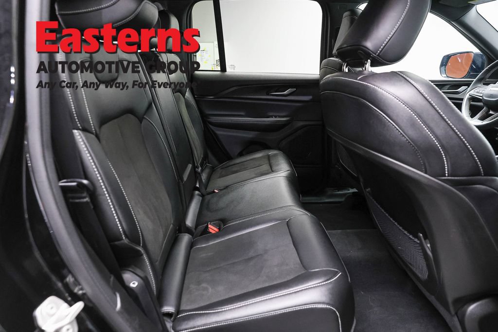 Used 2024 Jeep Grand Cherokee Altitude AWD/4WD image 23