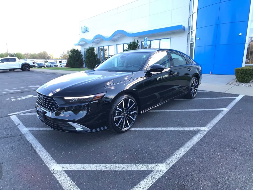 Used 2024 Honda Accord Touring image 3