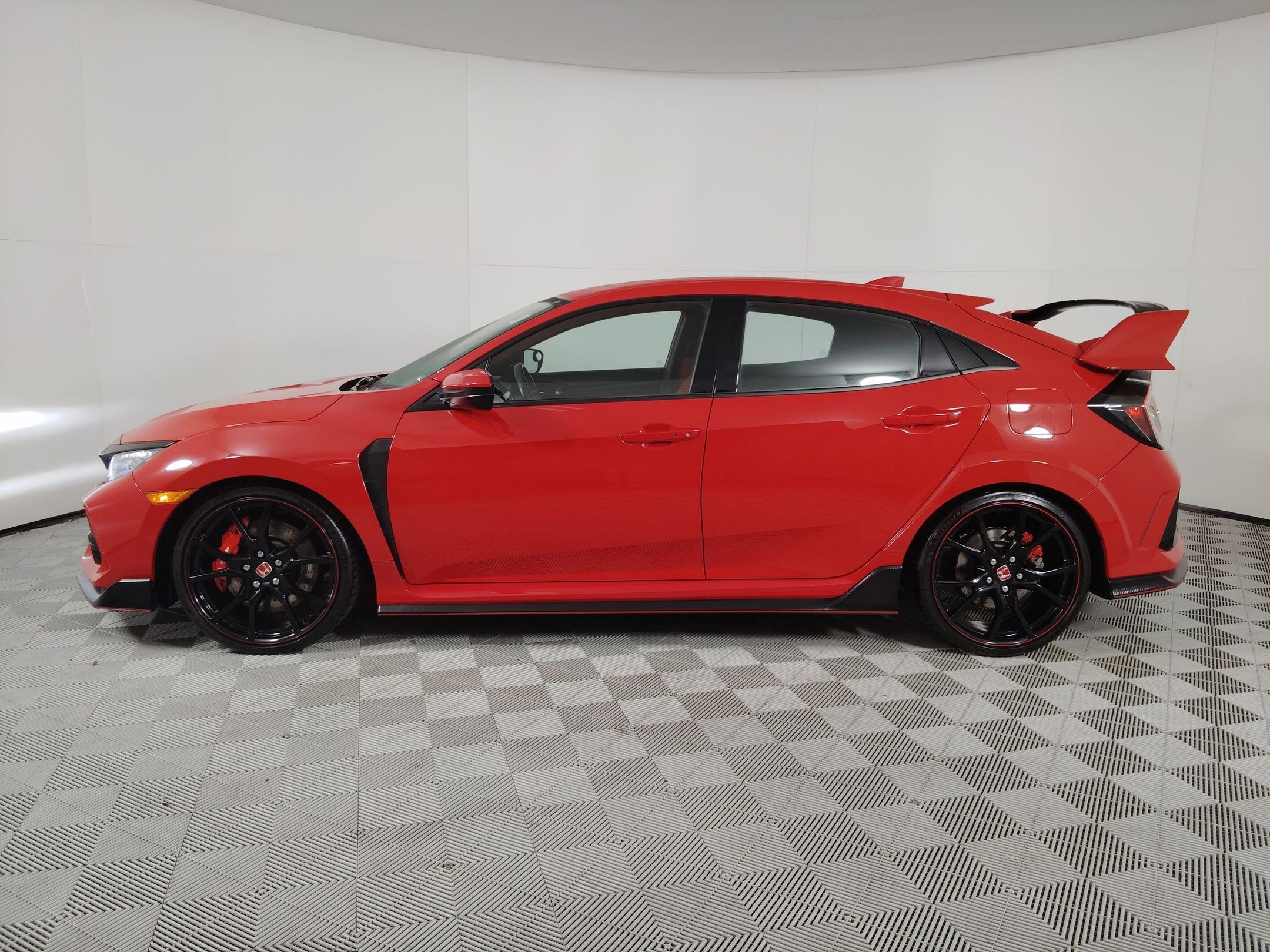 Certified 2018 Honda Civic Type R image 2
