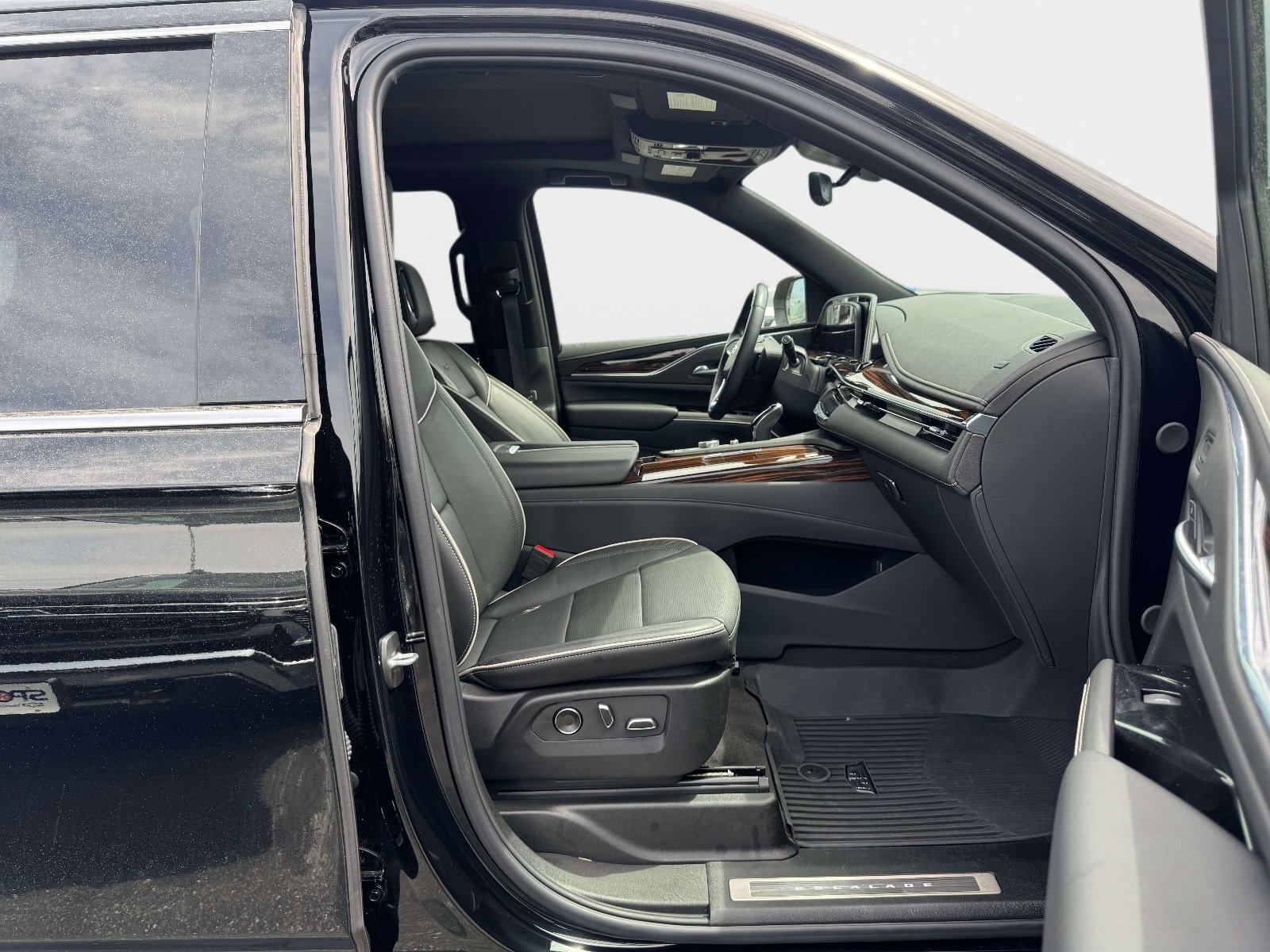 Used 2024 Cadillac Escalade ESV Premium Luxury w/ Performance Package image 12