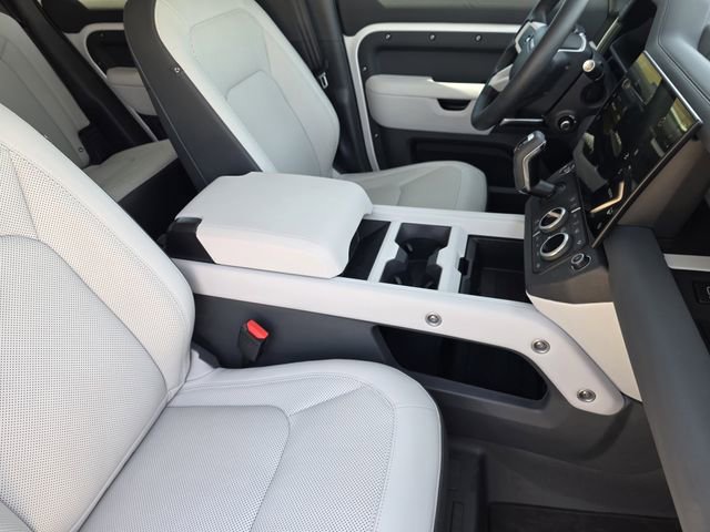 Used 2026 Land Rover Defender 110 S image 12