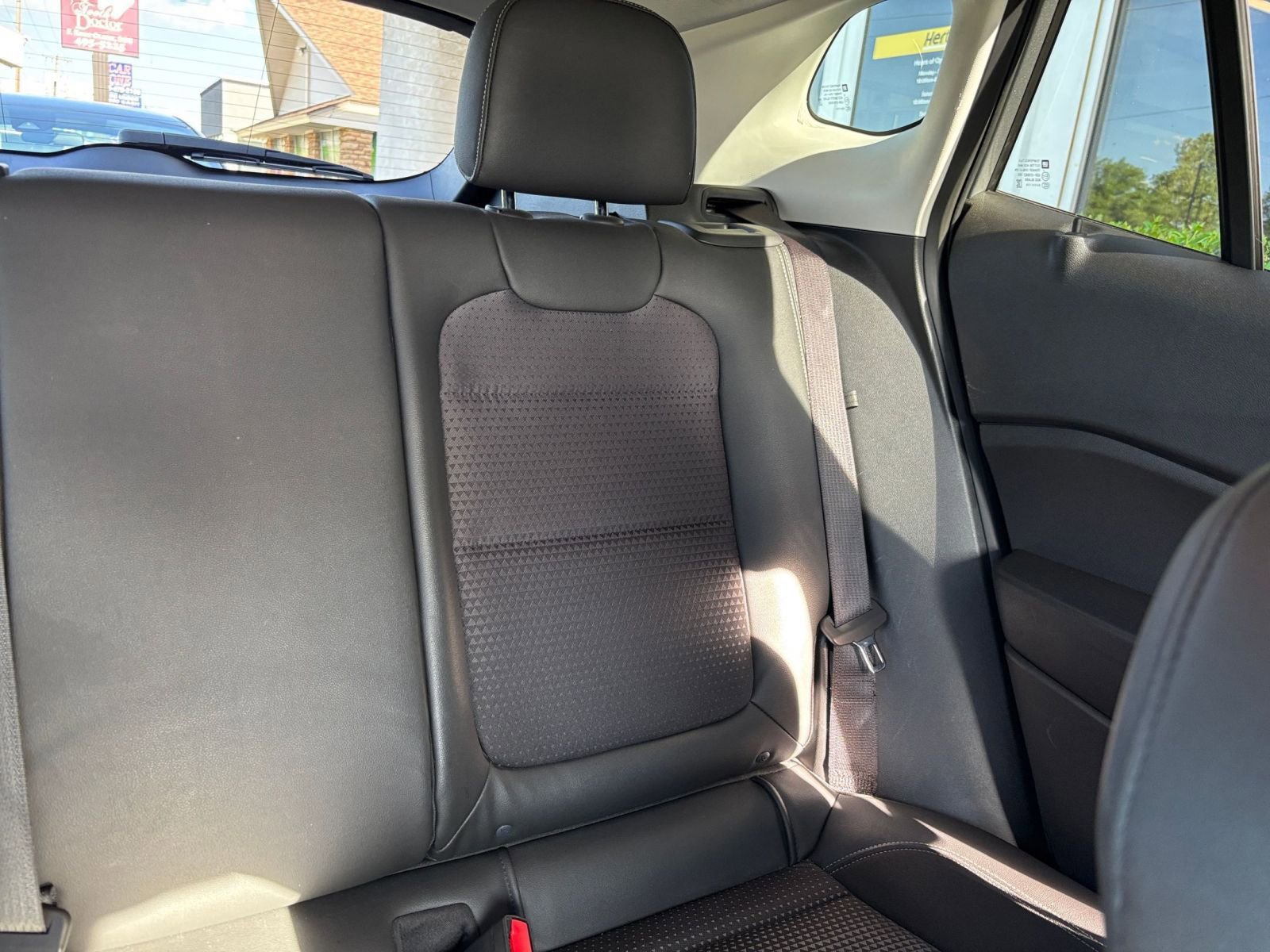Used 2025 Chevrolet Trax LT FWD image 36